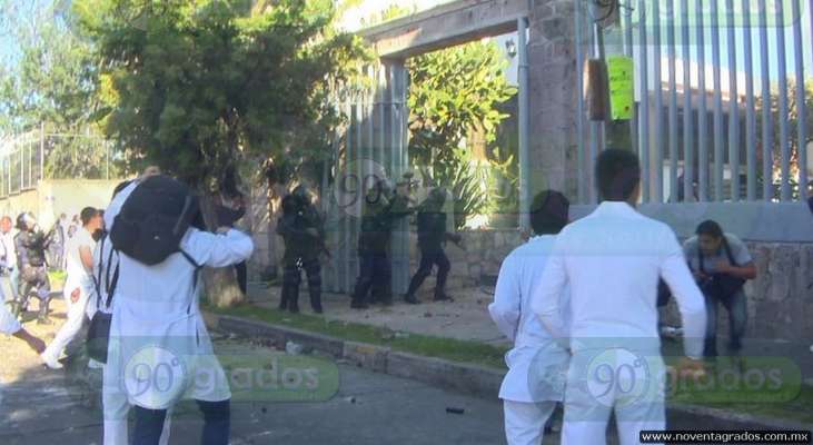 Liberan a tres estudiantes detenidos en trifulca en Morelia - Foto 2 