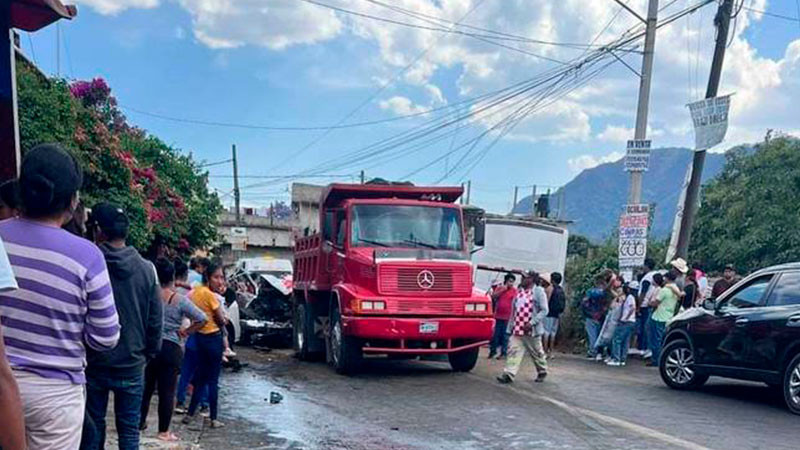 Choca autobús con peregrinos sobre la carretera Tenancingo-Chalma; hay 20 lesionados  