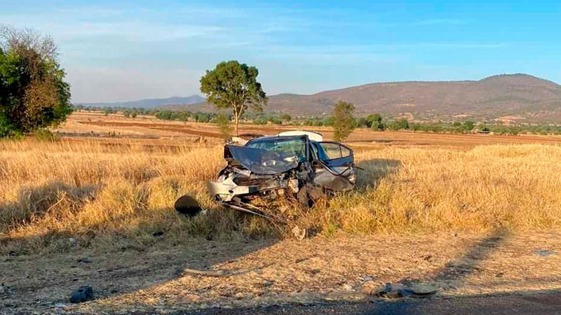 Choque vehicular en la Acuitzio-Tiripetío deja un muerto y dos heridos 