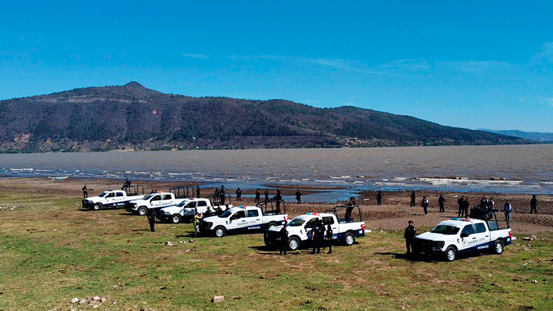 Guardia Civil cuida el lago de Pátzcuaro para evitar el "huachicol" de agua