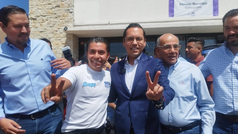 Josué “Chepe” Guerrero se registra por la alcaldía de Corregidora, Querétaro