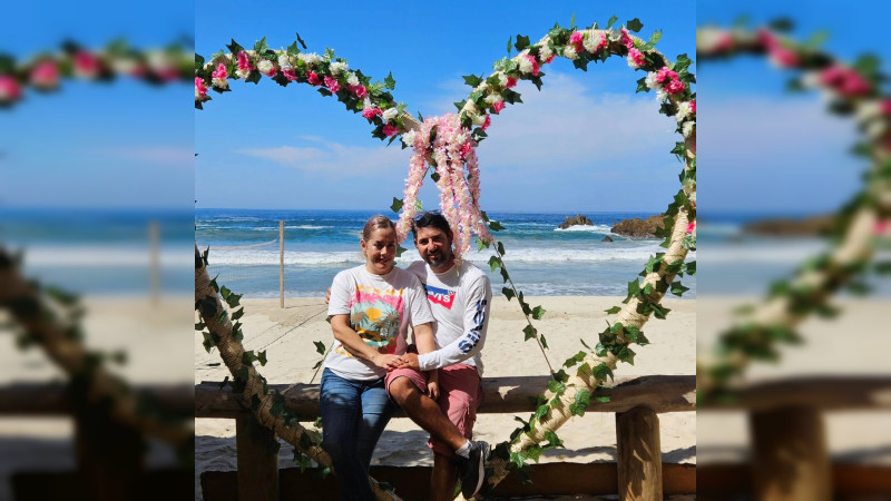 Descubre la Playa del Amor en este recorrido en lancha por la Costa Michoacana