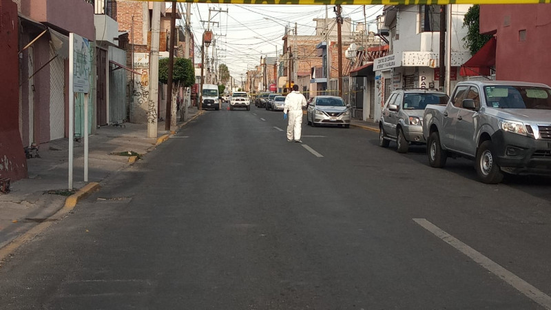 En plena vía pública le arrebatan la vida a un masculino en Celaya, Guanajuato