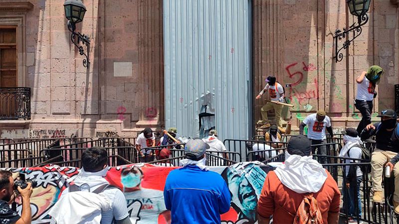 Protesta de comuneros de Arantepacua llega a Palacio de Gobierno de Michoacán  