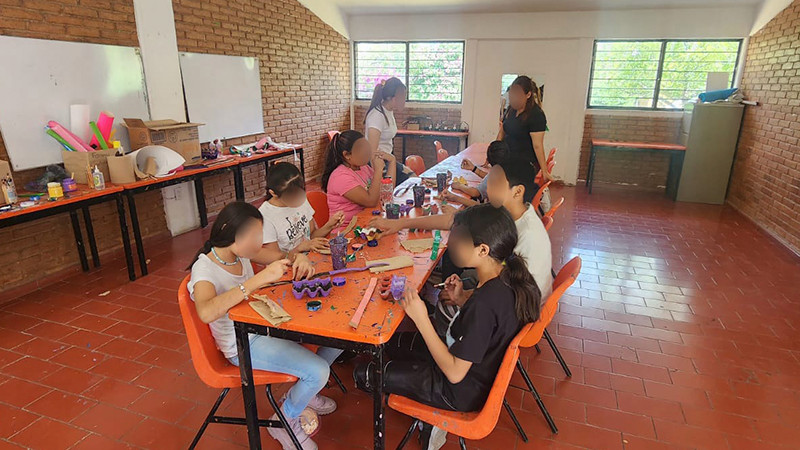 Promoción de valores, trabajo en equipo y creatividad, en talleres de Pascua del DIF Michoacán