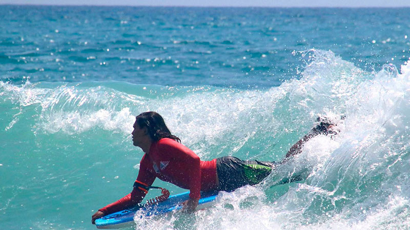 Se potencializa el surfing en la Costa Michoacana 