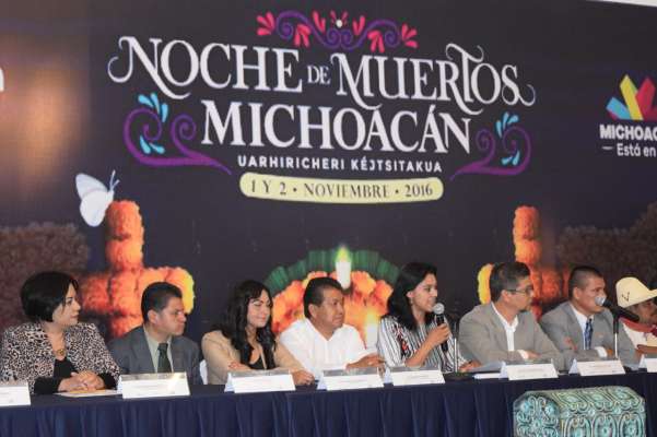 Más de 120 mil turistas se esperan en la Noche de Muertos 2016 en Michoacán  