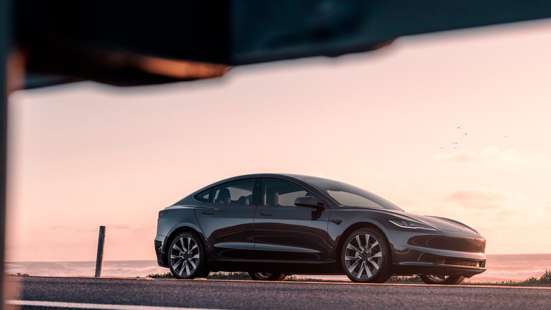 Tesla rebaja precios de sus vehículos ante pérdidas millonarias en primer trimestre de 2024 