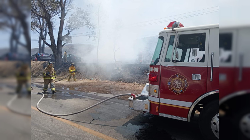 Michoacán: Incendio se sale de control y quema autos en el Cereso Mil Cumbres