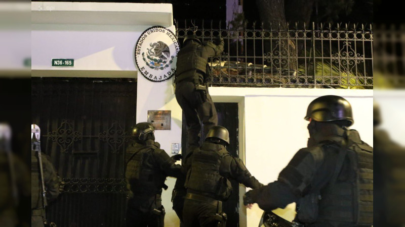 Funcionarios de la embajada en Quito regresan a México en vuelos comerciales  