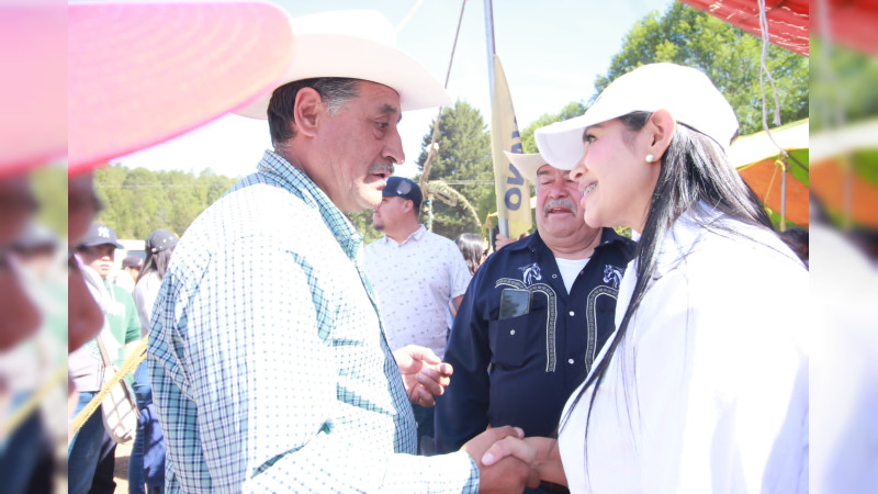 En Tlalpujahua ratifica Araceli Saucedo su compromiso con las y los productores michoacanos