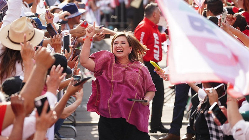 Xóchitl Gálvez asiste a ensayo del primer debate presidencial; apoya a AMLO ante crisis diplomática con Ecuador 