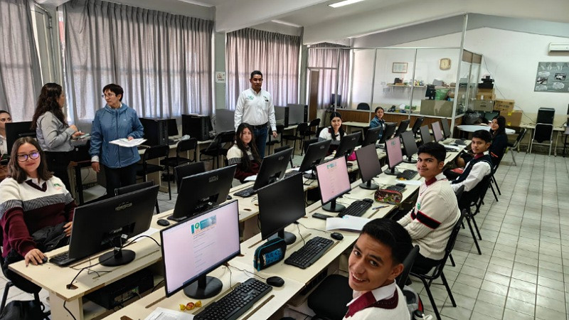 Por eclipse Cecytem no suspenderá clases; mañana regresan más de 23 mil estudiantes 