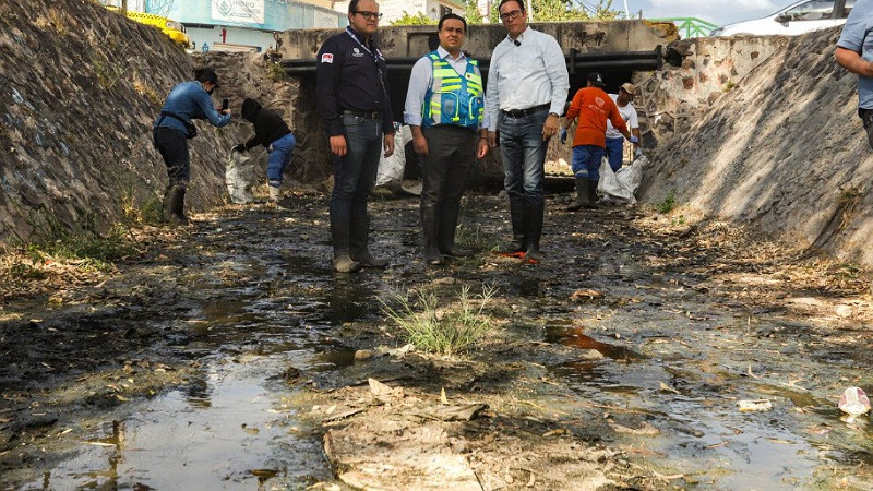 Desazolvan 80 kilómetros de basura en drenes en Querétaro  