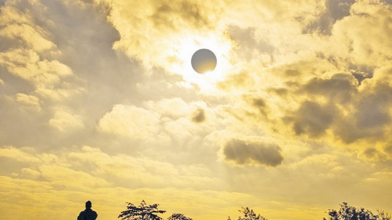 Turistas arriban a Cuatro Ciénegas, Coahuila, para disfrutar del eclipse solar 