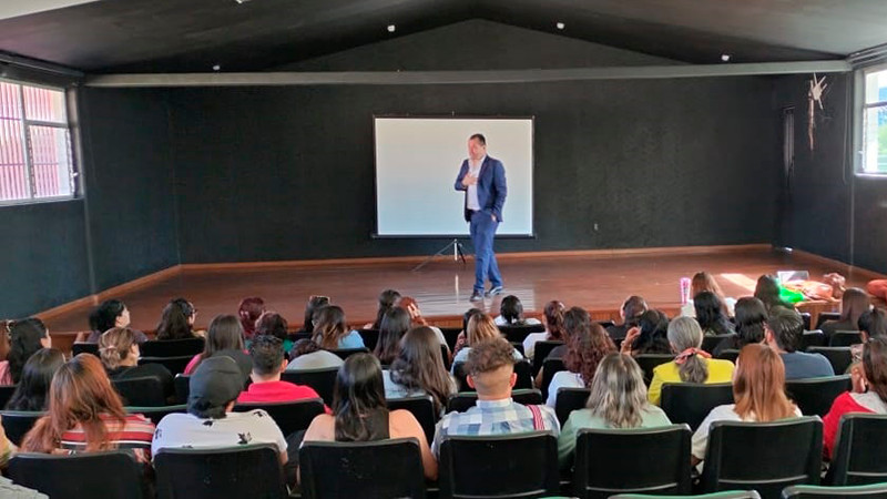 Brinda DIF Michoacán herramientas para el tratamiento del psicotrauma