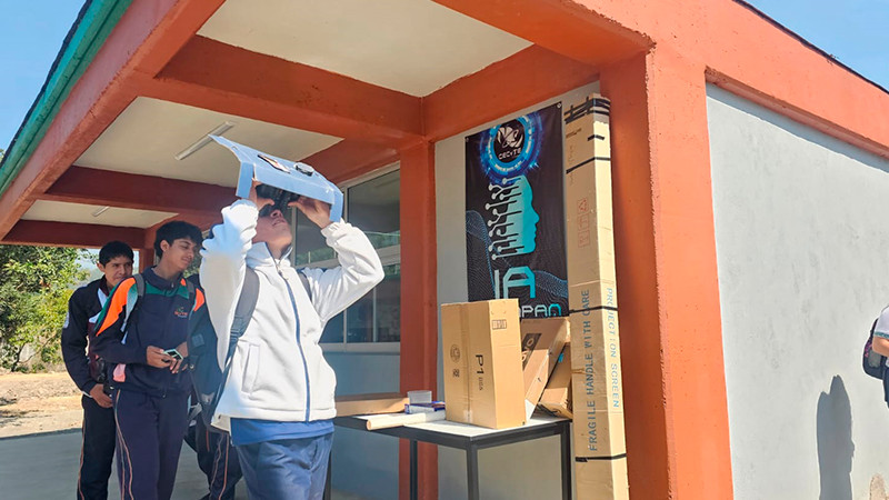 Así disfrutaron estudiantes y docentes del Cecytem del eclipse solar