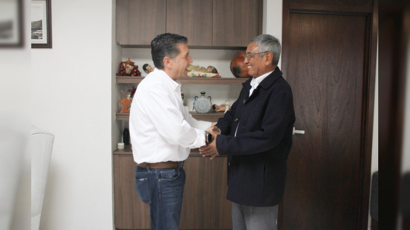 Obispo de Querétaro recibe a “Chema” Tapia, candidato a la alcaldía queretana por Morena 