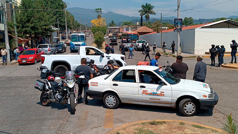 Atacan a tiros a conocido taxista dé Caltzontzin, se debate entre la vida y la muerte 