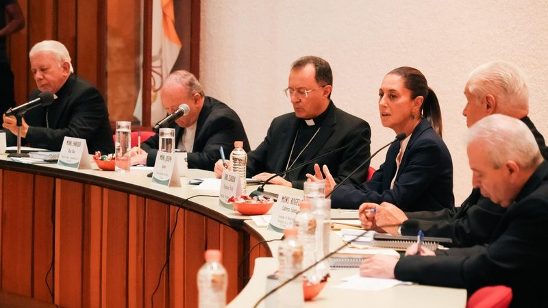 Claudia Sheinbaum se reúne con representantes del episcopado mexicano 