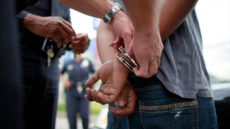 En Hidalgo, detienen a dos sujetos que se hacían pasar por agentes de la FGR para secuestrar 