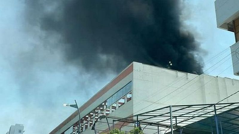 Se registra incendio en Centro de Convenciones Copacabana en Acapulco, Guerrero 