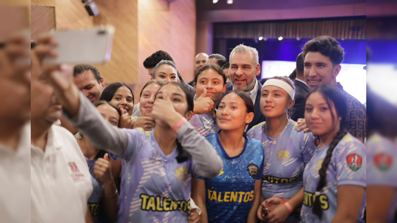 Destaca Bedolla nivel académico del Cobaem
