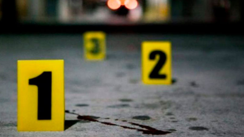 Balean a joven afuera de un bar en Morelia, Michoacán  