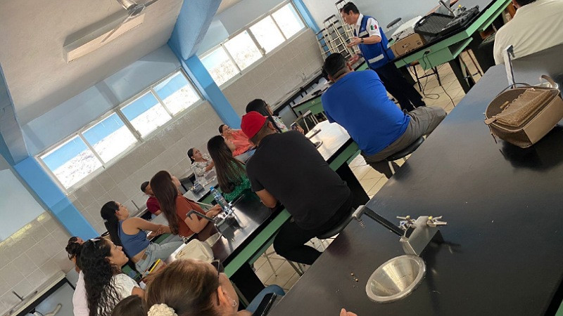 Maestros de Tumbiscatío preparados en primeros auxilios psicológicos 