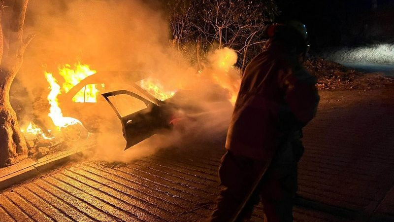 Quitan la vida a un taxista en Chilpancingo, Guerrero; le prendieron fuego a su unidad