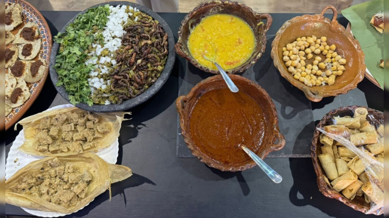Exponen riqueza de la cocina queretana en Tianguis Turístico 