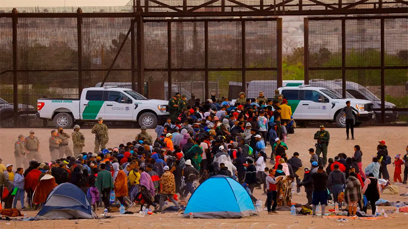Llegan migrantes a Ciudad Juárez para cruzar a Estados Unidos; reportan cinco desaparecidos en el desierto 
