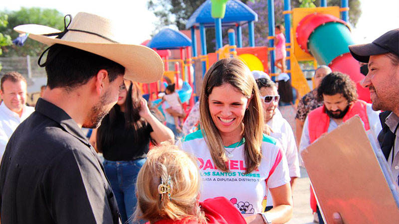 "La seguridad comienza con la niñez": Daniela De Los Santos inicia campaña en el Distrito 17 