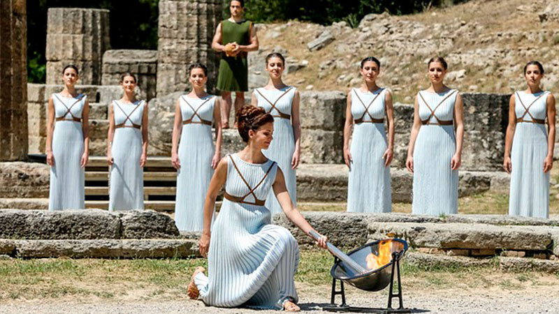 Encienden la llama olímpica de París 2024  