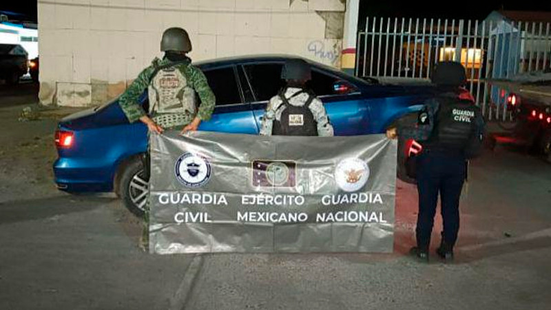 En Buenavista, Michoacán, aseguran un arsenal y vehículos robados 