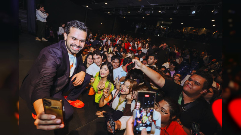 Máynez propone que ningún joven vaya a la cárcel por fumar marihuana en México 