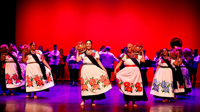 Cientos de familias viven la magia del Festival Folklórico de la Secretaría de Educación del Estado 