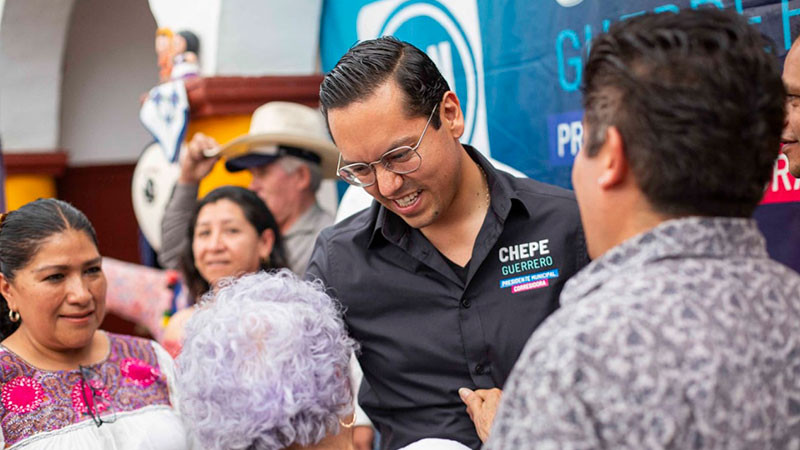 “Chepe” Guerrero reconoce trabajo de artesanas queretanas  