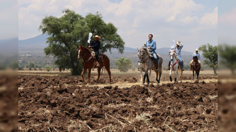 Tiripetío y Santiago Undameo agradecen a Alfonso por apoyo sin precedentes al campo