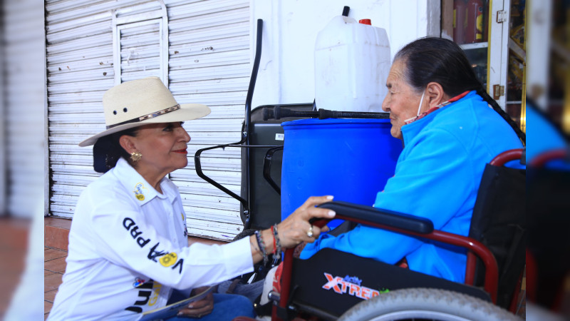 Julieta Gallardo recorre Penjamillo, la población le manifiesta respaldo, ya que es garantía de trabajo y resultados para la región