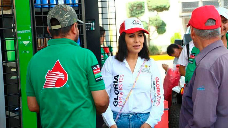 Gloria Tapia la que sí escucha y sí cumple reconocen zitacuarenses