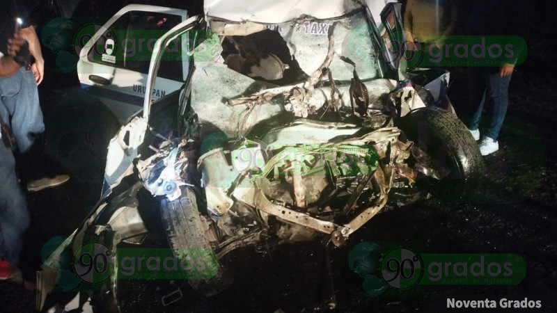 Tres muertos y 4 heridos deja choque frontal Uruapan, Michoacán  