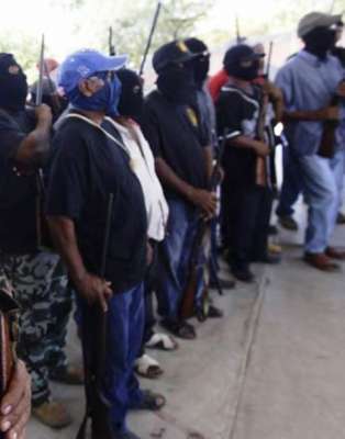 Civiles armados roban patrulla y secuestran a dos policías, en Pátzcuaro, Michoacán 