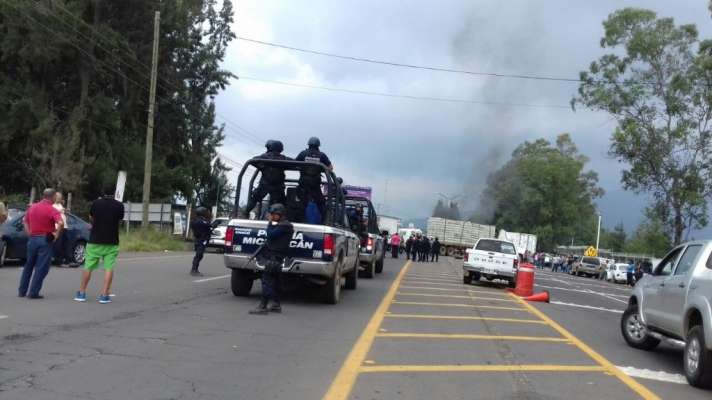 Libre el acceso a Uruapan por la autopista Siglo XXI, reporta la SSP; sigue bloqueo en la Uruapan–Paracho - Foto 0 