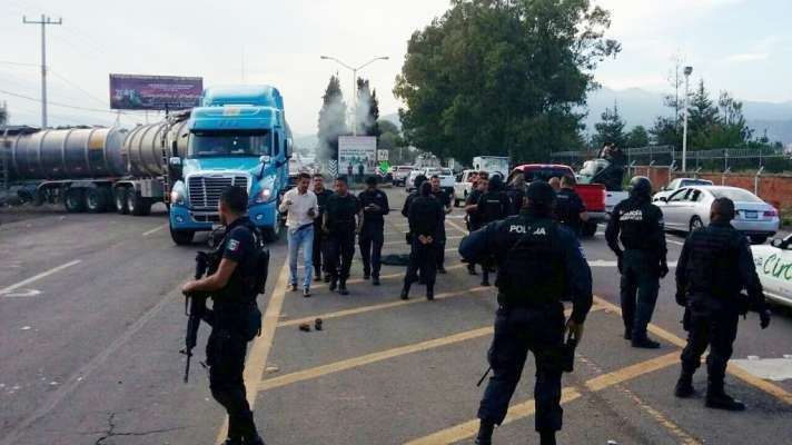 Libre el acceso a Uruapan por la autopista Siglo XXI, reporta la SSP; sigue bloqueo en la Uruapan–Paracho - Foto 1 