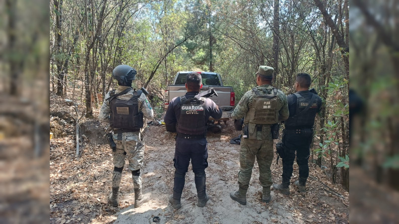 Destruyen campamento de Jalisco en Zinapécuaro, Michoacán: Aseguran camionetas robadas  