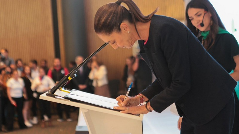 Claudia Sheinbaum firma pacto por la infancia de México 