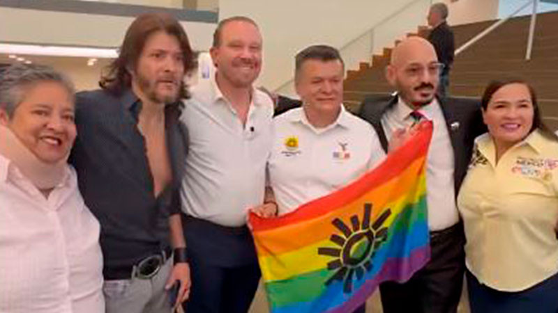 El candidato a Jefe de Gobierno, Santiago Taboada, se acerca a colectivos LGBT+ de la Ciudad de México  