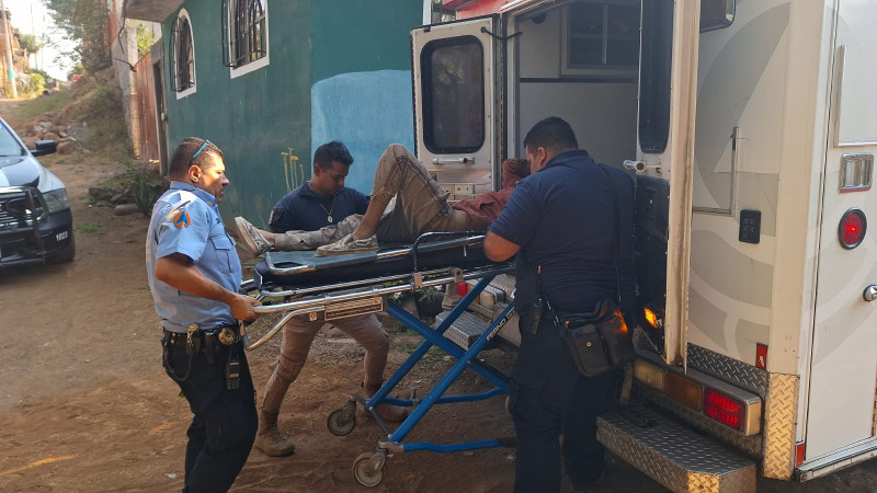 Apedrean a un hombre en Uruapan, Michoacán; está grave