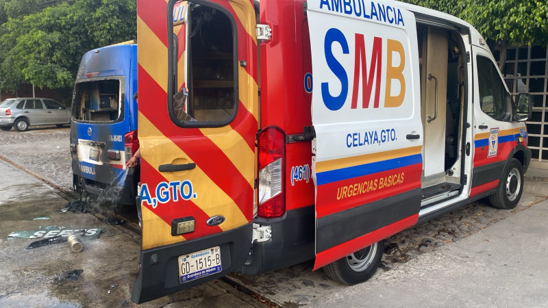 Incendian ambulancias en Celaya; hay dos paramédicos  muertos 